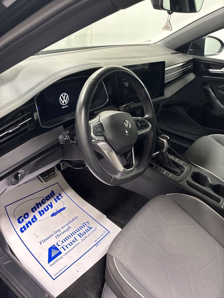 Used 2025 Volkswagen Jetta Sport image 10