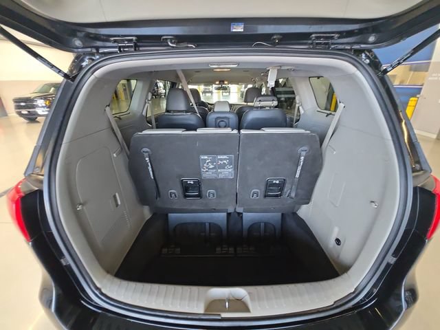 Used 2017 Kia Sedona LX w/ LX Essentials Premium Package FWD image 23