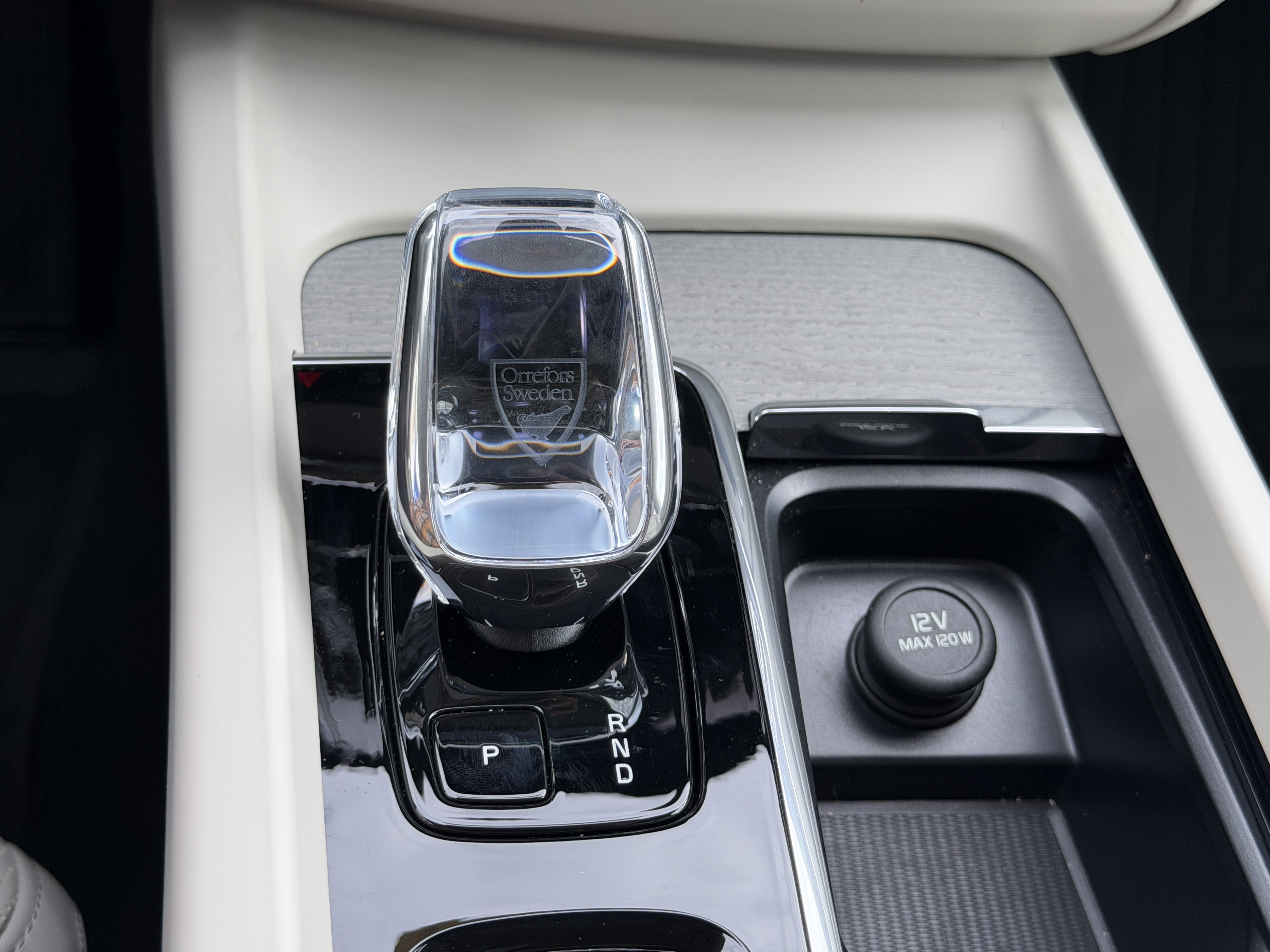 Certified 2025 Volvo XC60 T8 Ultra w/ Protection Package image 28