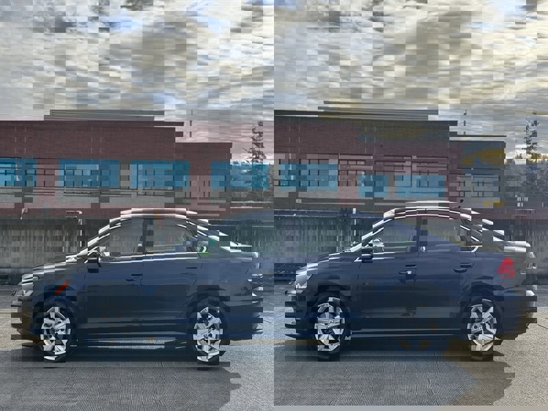 Used 2013 Volkswagen Passat 2.5 SE image 2