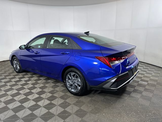 Used 2025 Hyundai Elantra Blue FWD image 5