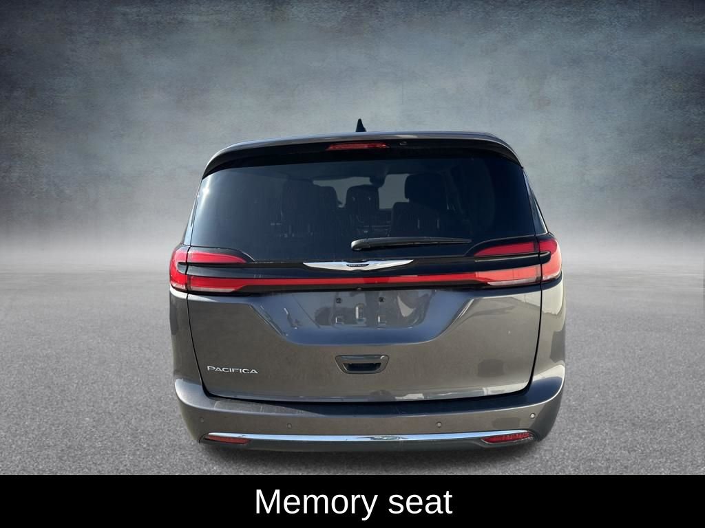 Used 2023 Chrysler Pacifica Touring-L image 5