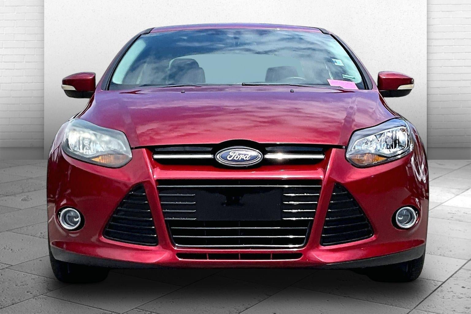 Used 2013 Ford Focus Titanium w/ Titanium Handling Pkg FWD image 2