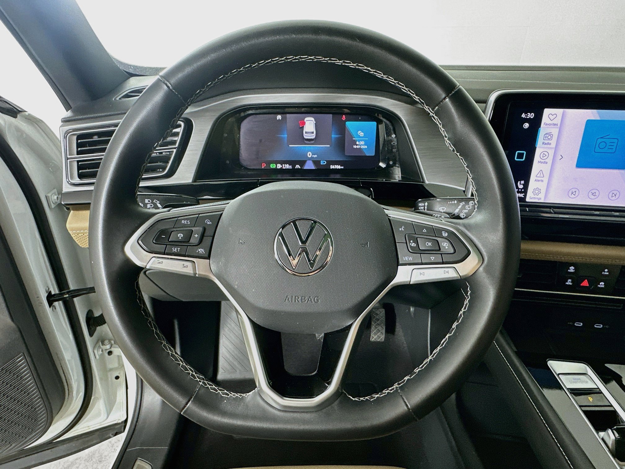 Used 2024 Volkswagen Atlas Cross Sport SE w/ Panoramic Sunroof Package FWD image 11