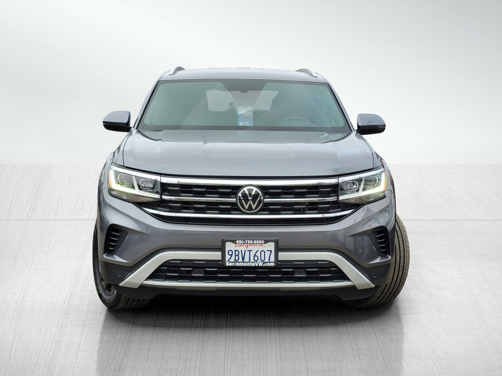 Used 2022 Volkswagen Atlas Cross Sport SE image 2