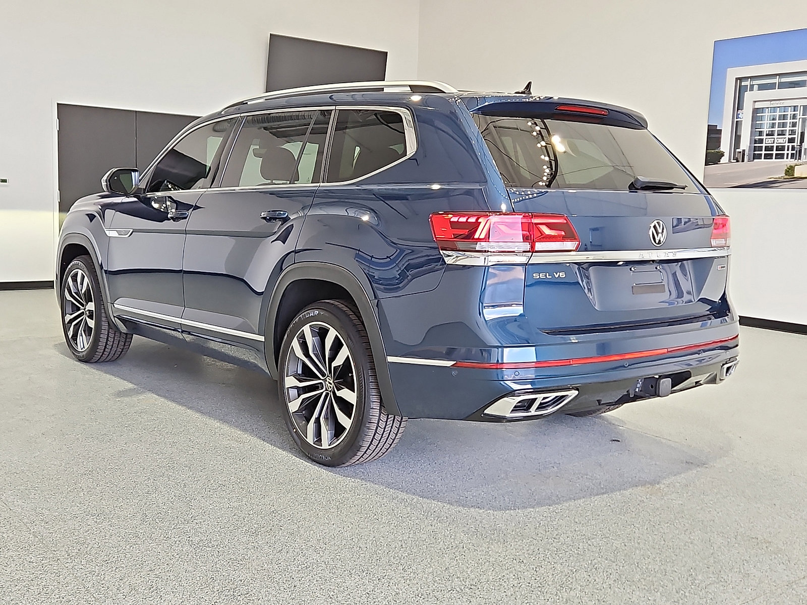 Certified 2022 Volkswagen Atlas SEL Premium image 2