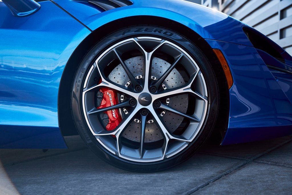 Used 2025 McLaren Artura Spider image 32