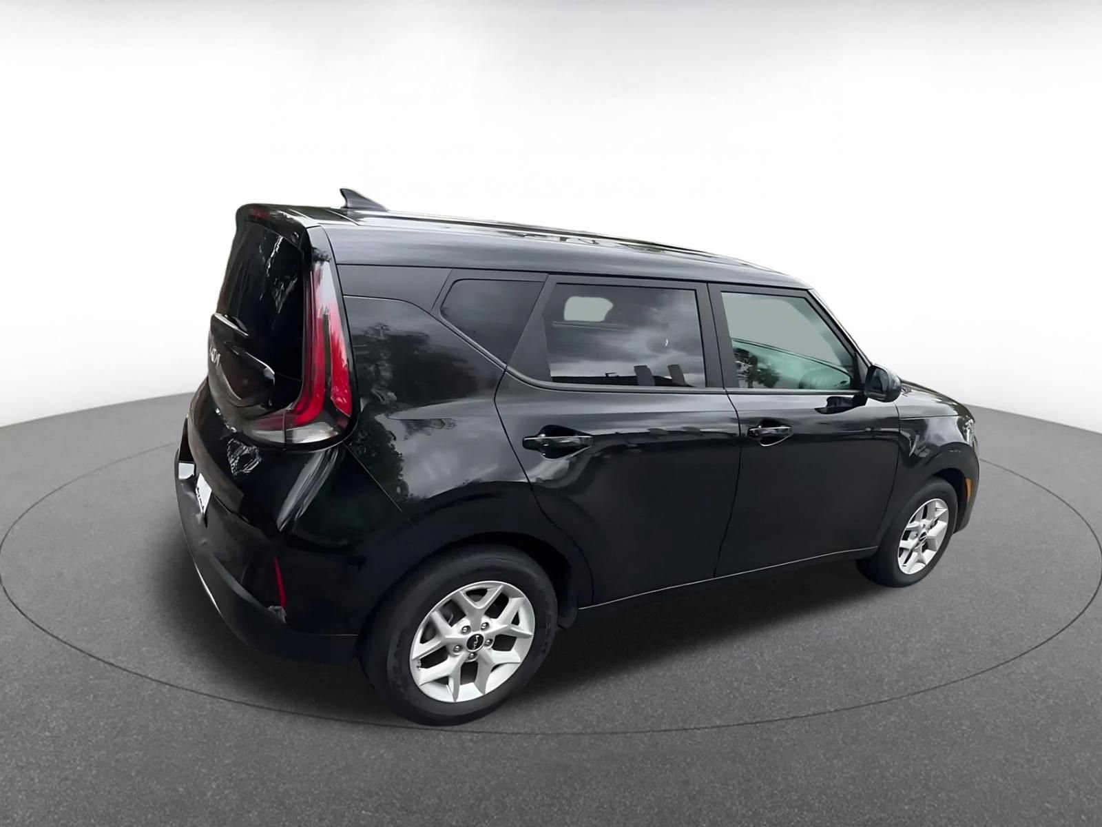 Used 2025 Kia Soul LX w/ LX Technology Package FWD image 15