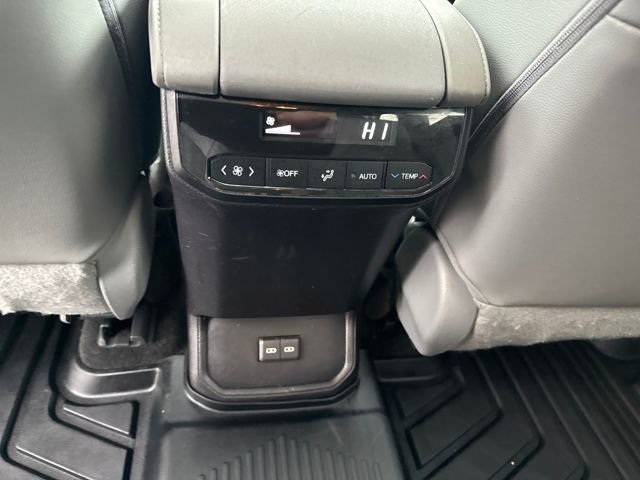 Used 2023 Toyota Highlander L image 24