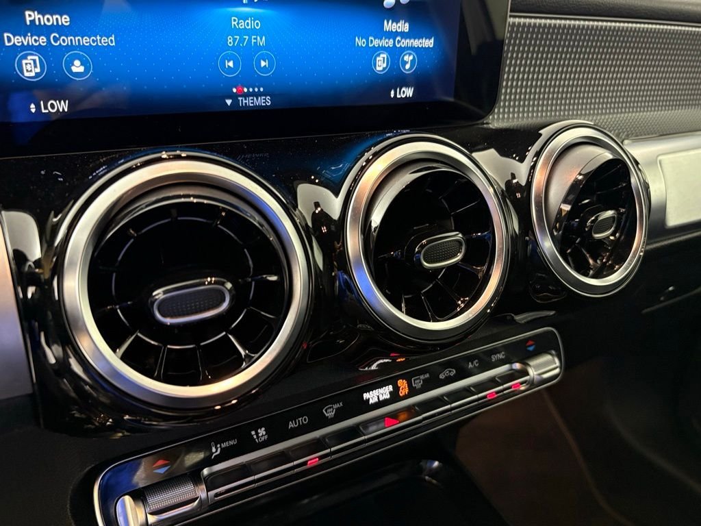 Used 2022 Mercedes-Benz GLB 250 image 28