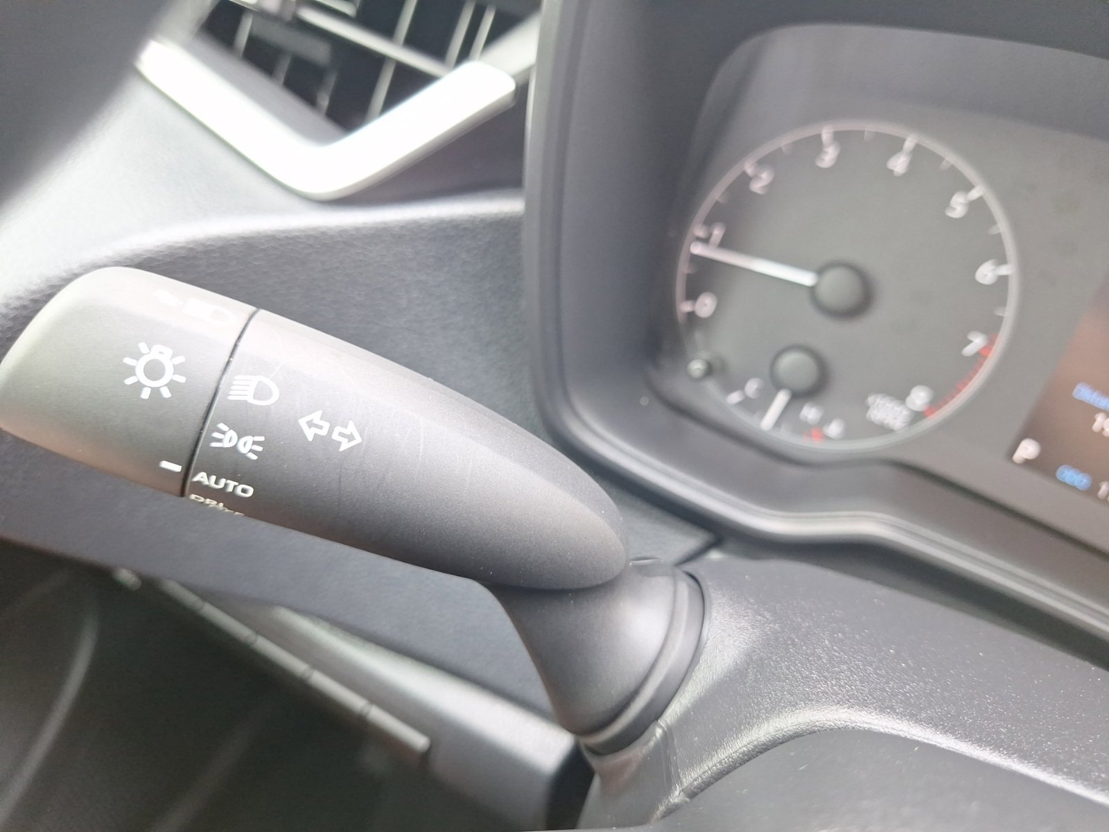 Used 2025 Toyota Corolla LE FWD image 22