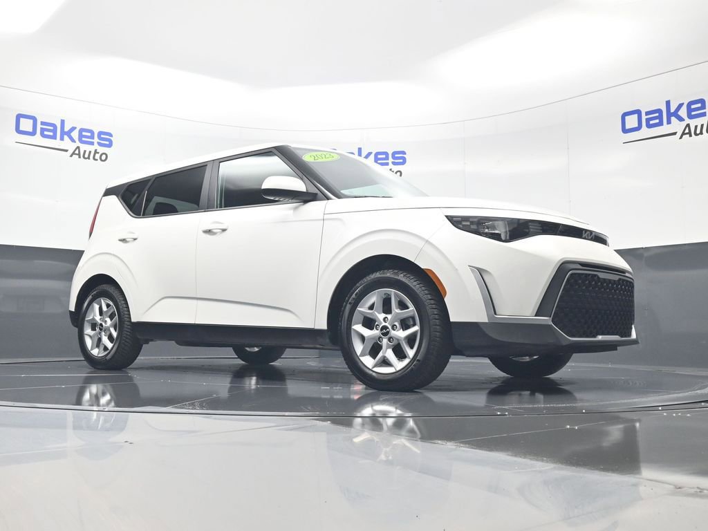 Used 2023 Kia Soul LX w/ LX Technology Package image 35