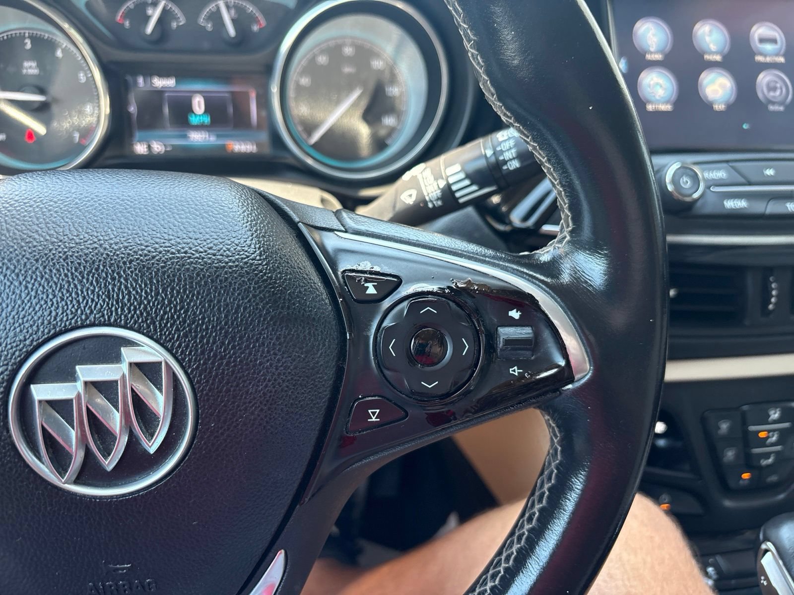 Used 2017 Buick Envision Preferred FWD image 32