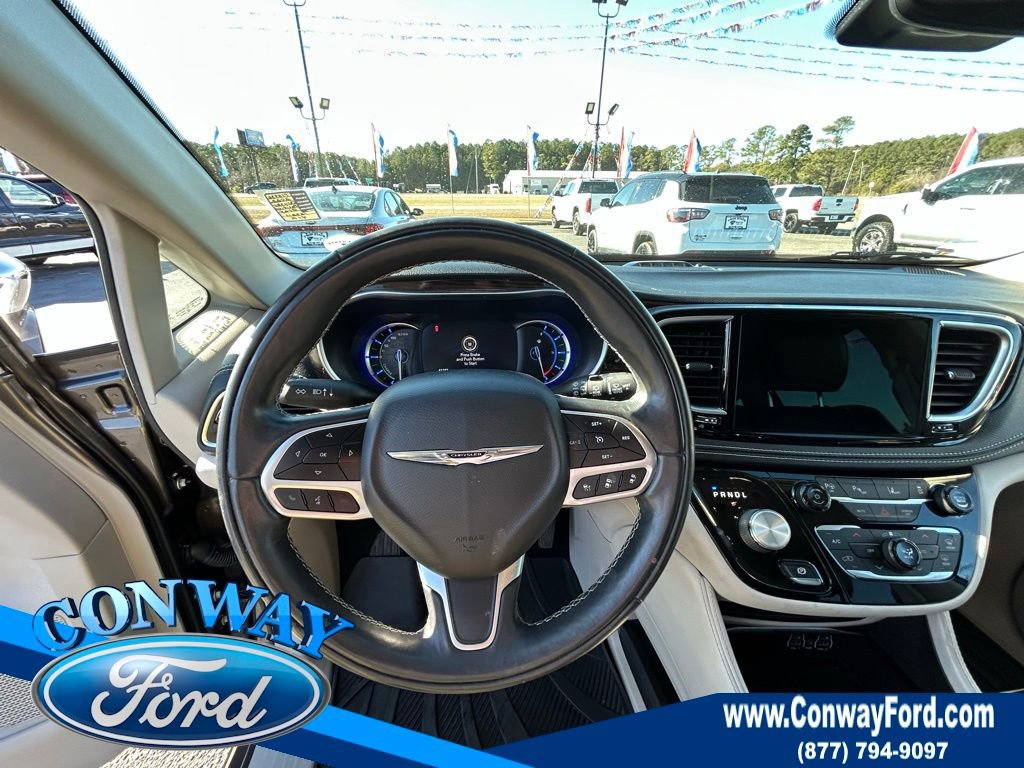 Used 2022 Chrysler Pacifica Limited w/ Uconnect Theater Family Group image 33