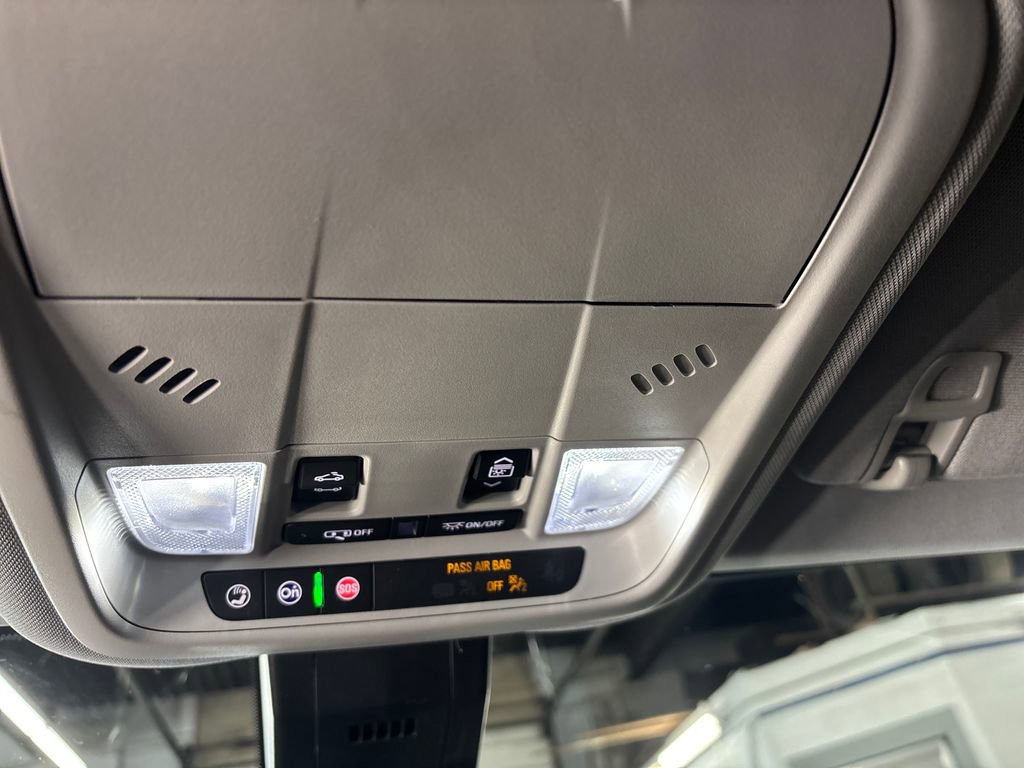 Used 2024 Chevrolet Equinox LT image 32