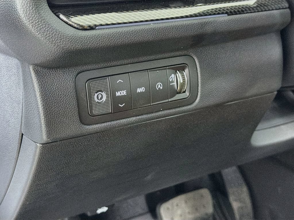 New 2027 Chevrolet Traverse Z71 w/ LPO, Floor Liner Package AWD/4WD image 10
