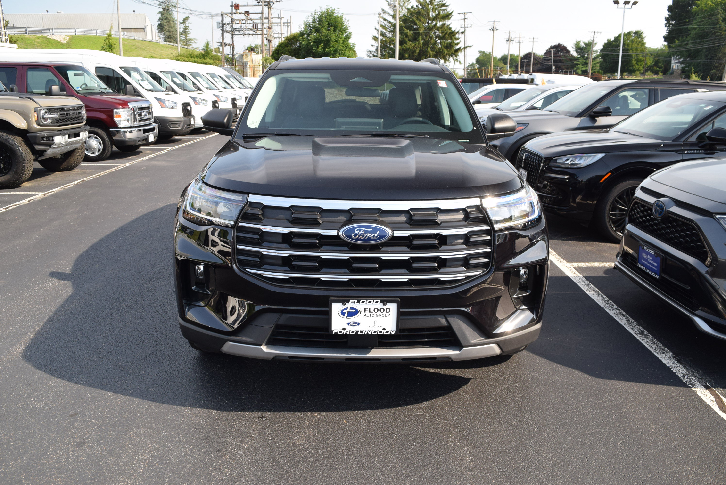 Used 2026 Ford Explorer Active w/ Active Comfort Package AWD/4WD image 2