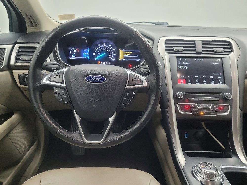 Used 2017 Ford Fusion SE w/ Fusion SE Technology Package image 22