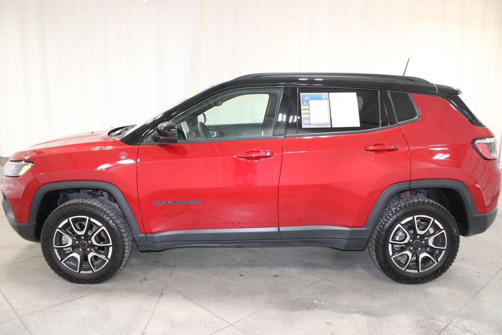 Used 2025 Jeep Compass Trailhawk AWD/4WD image 6