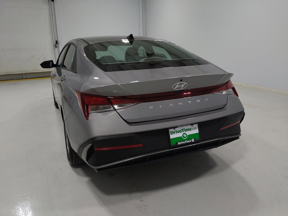 Used 2025 Hyundai Elantra SE w/ Cargo Package image 6