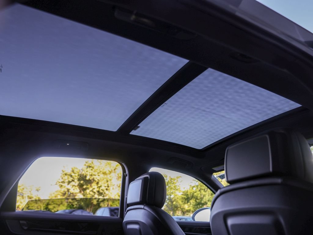 Certified 2026 Porsche Cayenne AWD/4WD image 40
