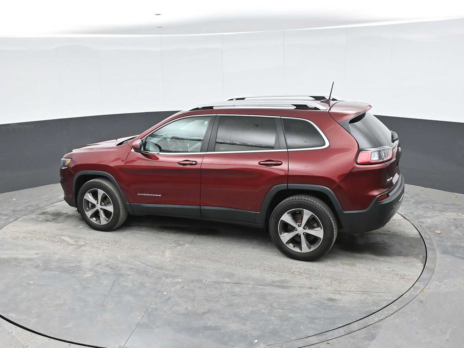 Used 2019 Jeep Cherokee Limited AWD/4WD image 13