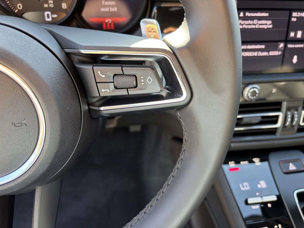 Certified 2025 Porsche Macan image 28