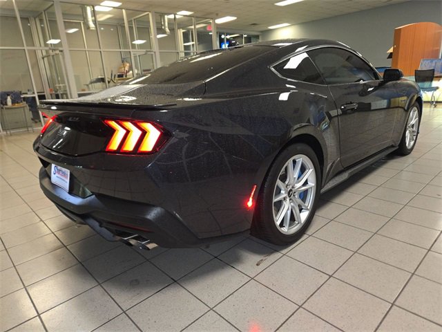Used 2024 Ford Mustang GT Premium image 8