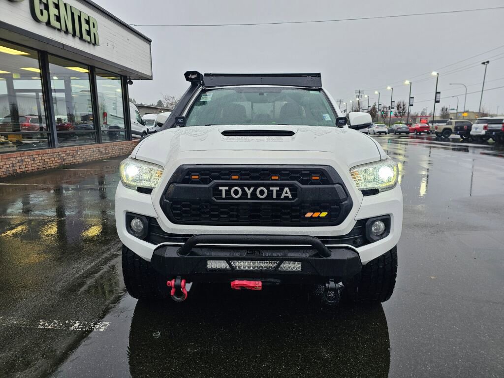 Used 2016 Toyota Tacoma TRD Off-Road image 3
