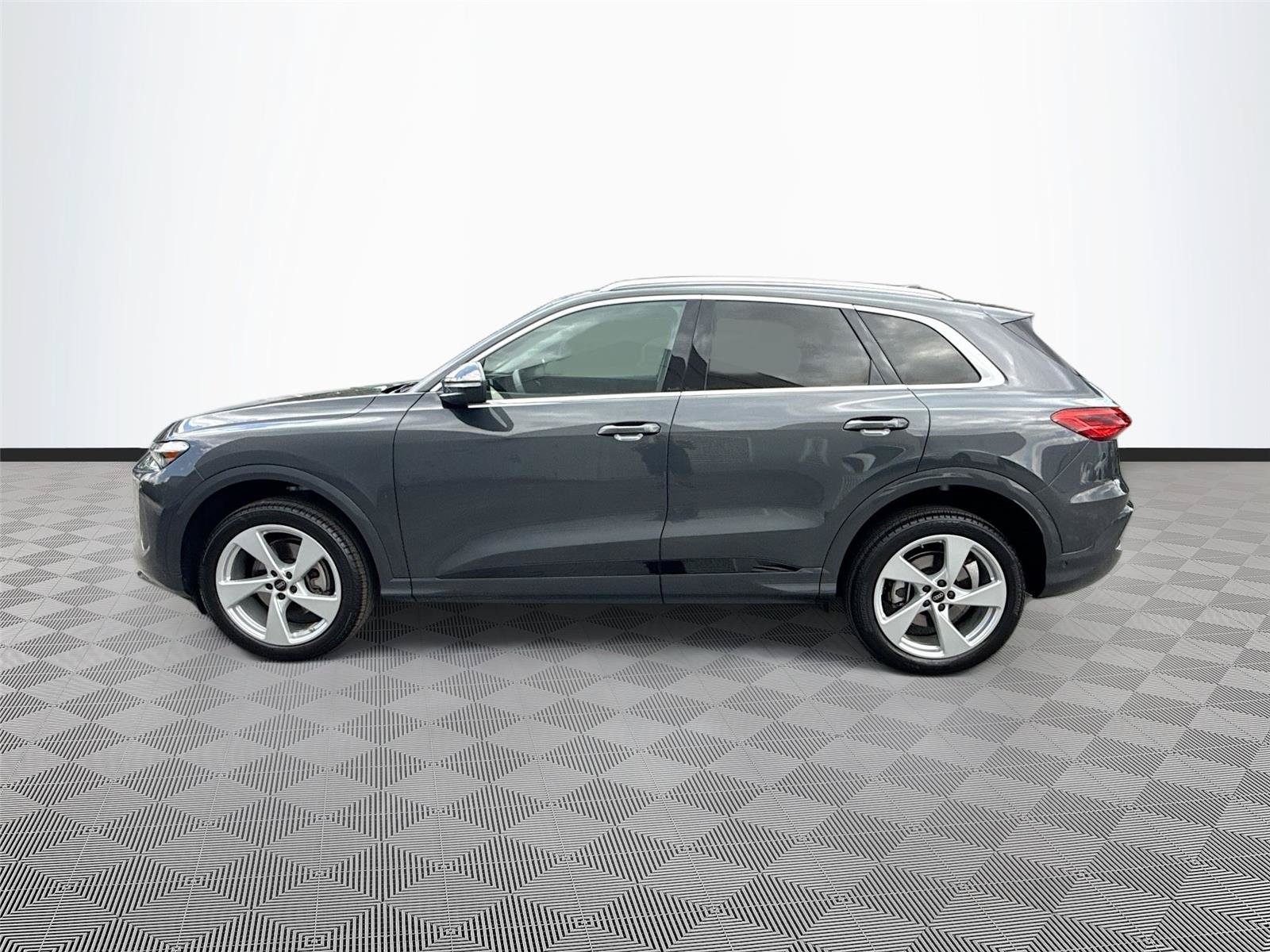 Certified 2025 Audi Q5 Premium Plus w/ Premium Plus AWD/4WD image 4