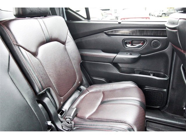 Used 2025 Honda Pilot Black Edition image 10