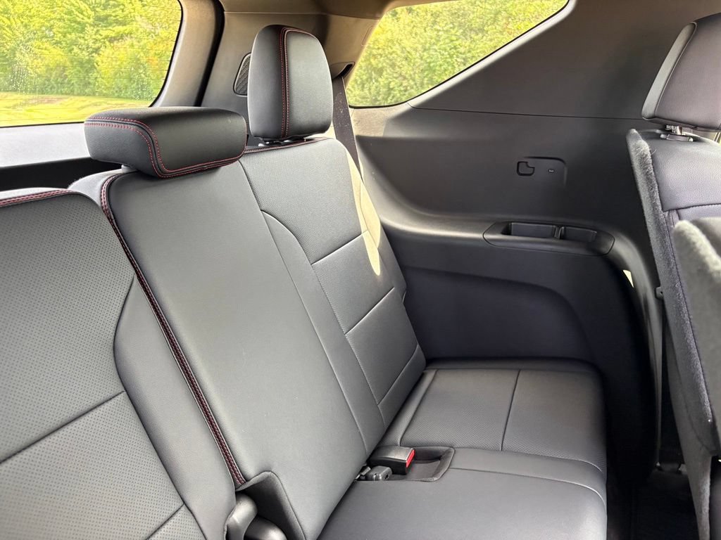 Used 2025 Chevrolet Traverse RS w/ LPO, Floor Liner Package FWD image 52
