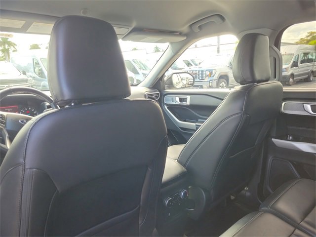 Certified 2022 Ford Explorer Limited w/ Equipment Group 301A image 9