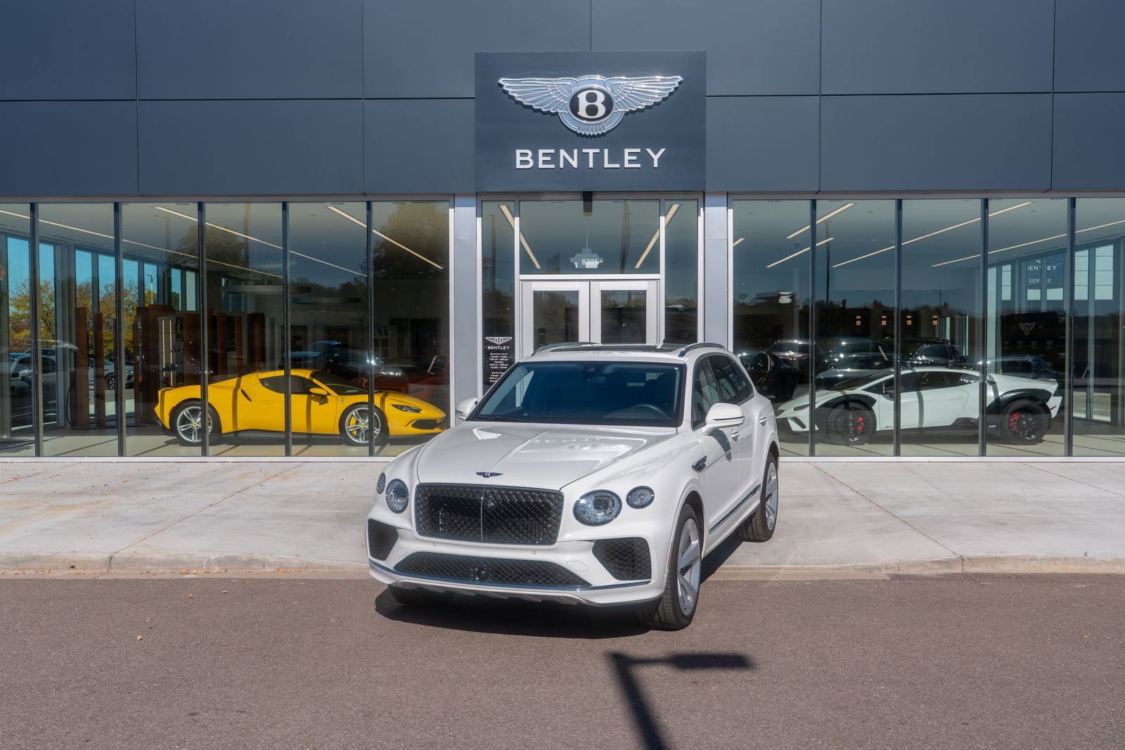 Used 2025 Bentley Bentayga image 5