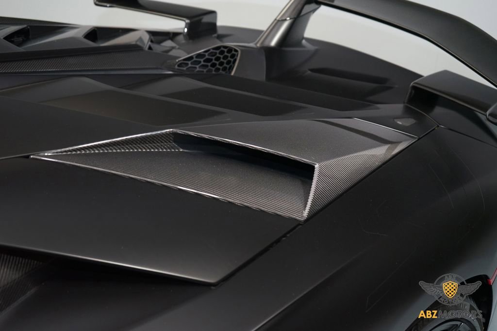 Used 2019 Lamborghini Aventador SVJ image 16