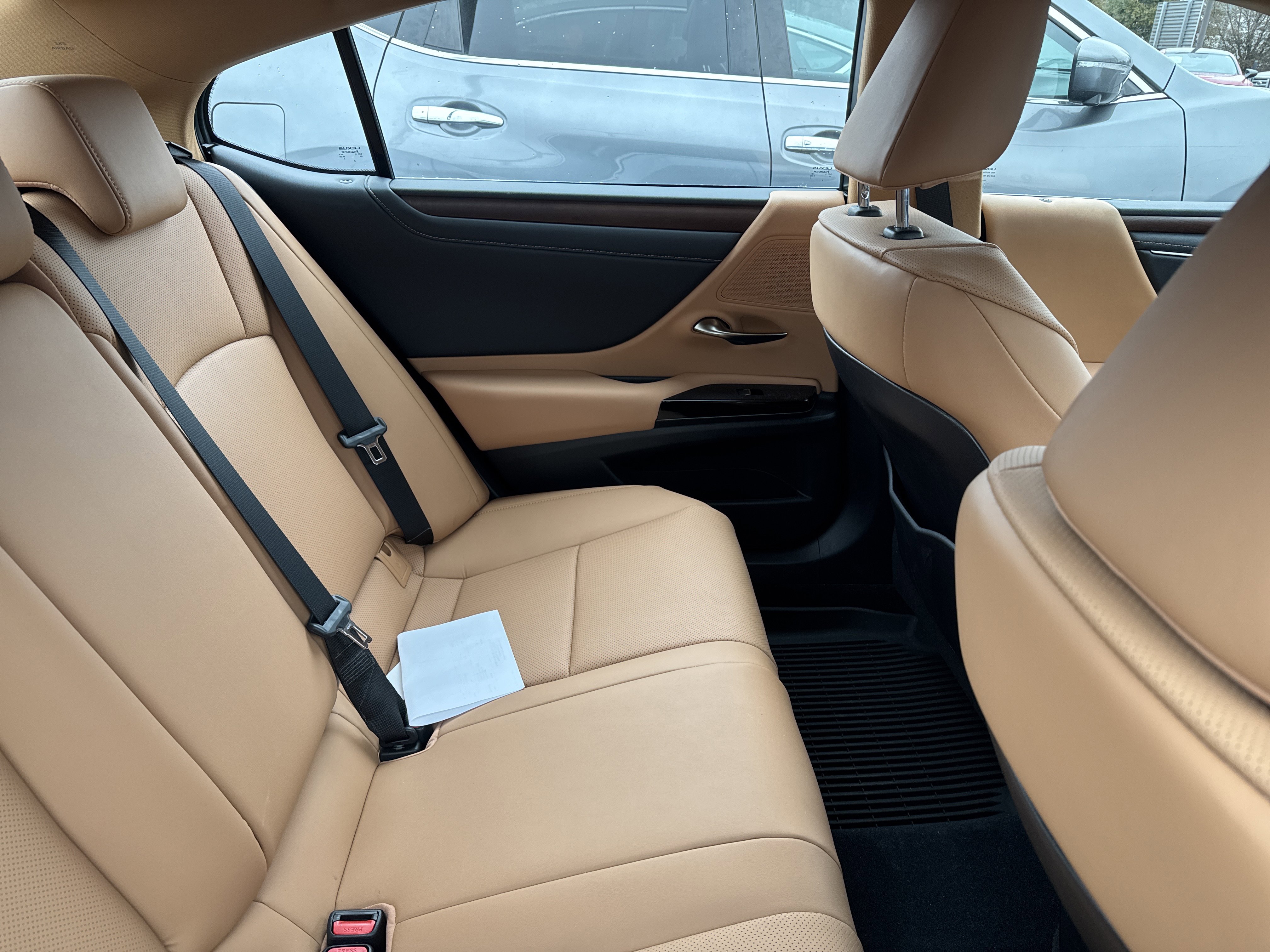 Certified 2024 Lexus ES 300h w/ Premium Package image 9