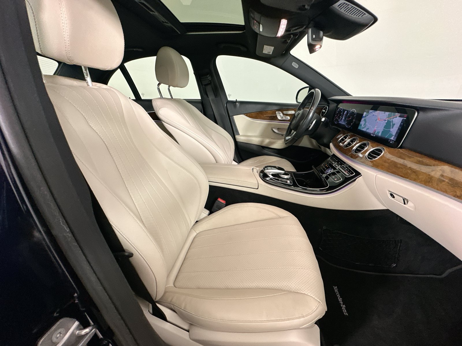 Used 2018 Mercedes-Benz E 300 4MATIC image 43