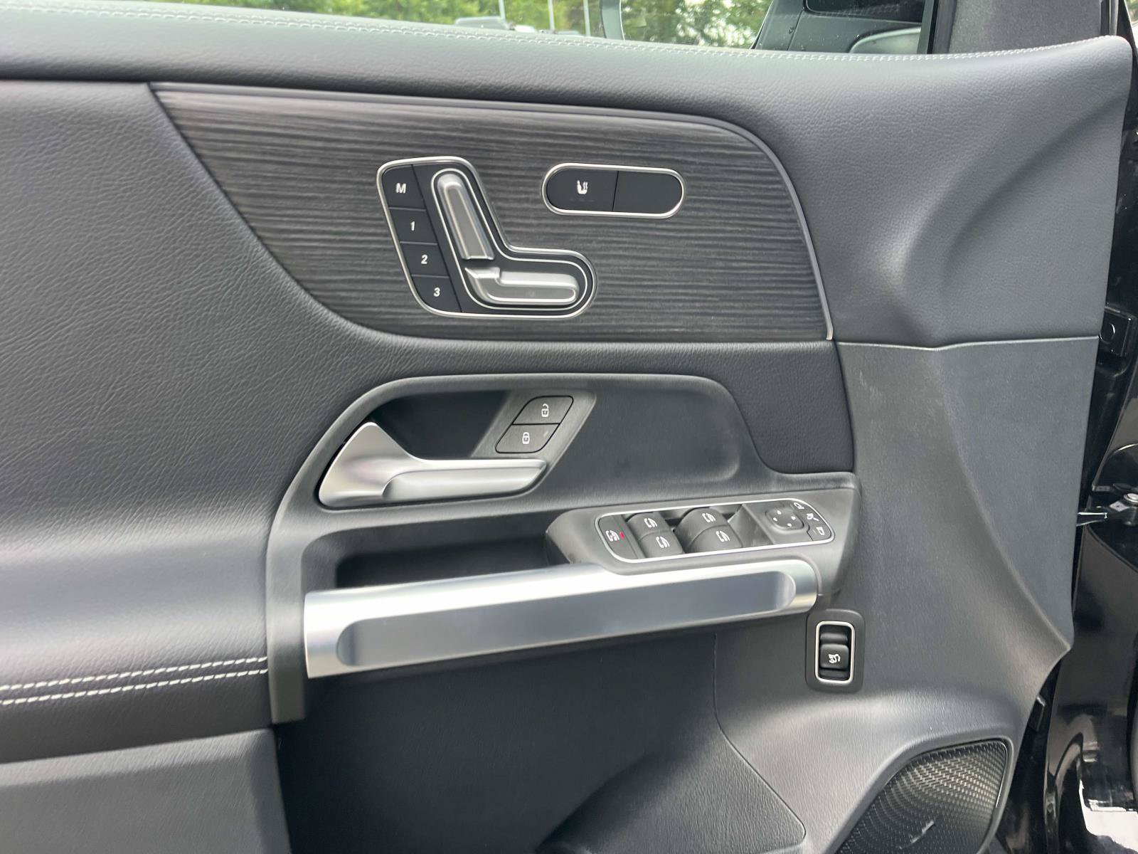 New 2026 Mercedes-Benz GLB 250 4MATIC image 16