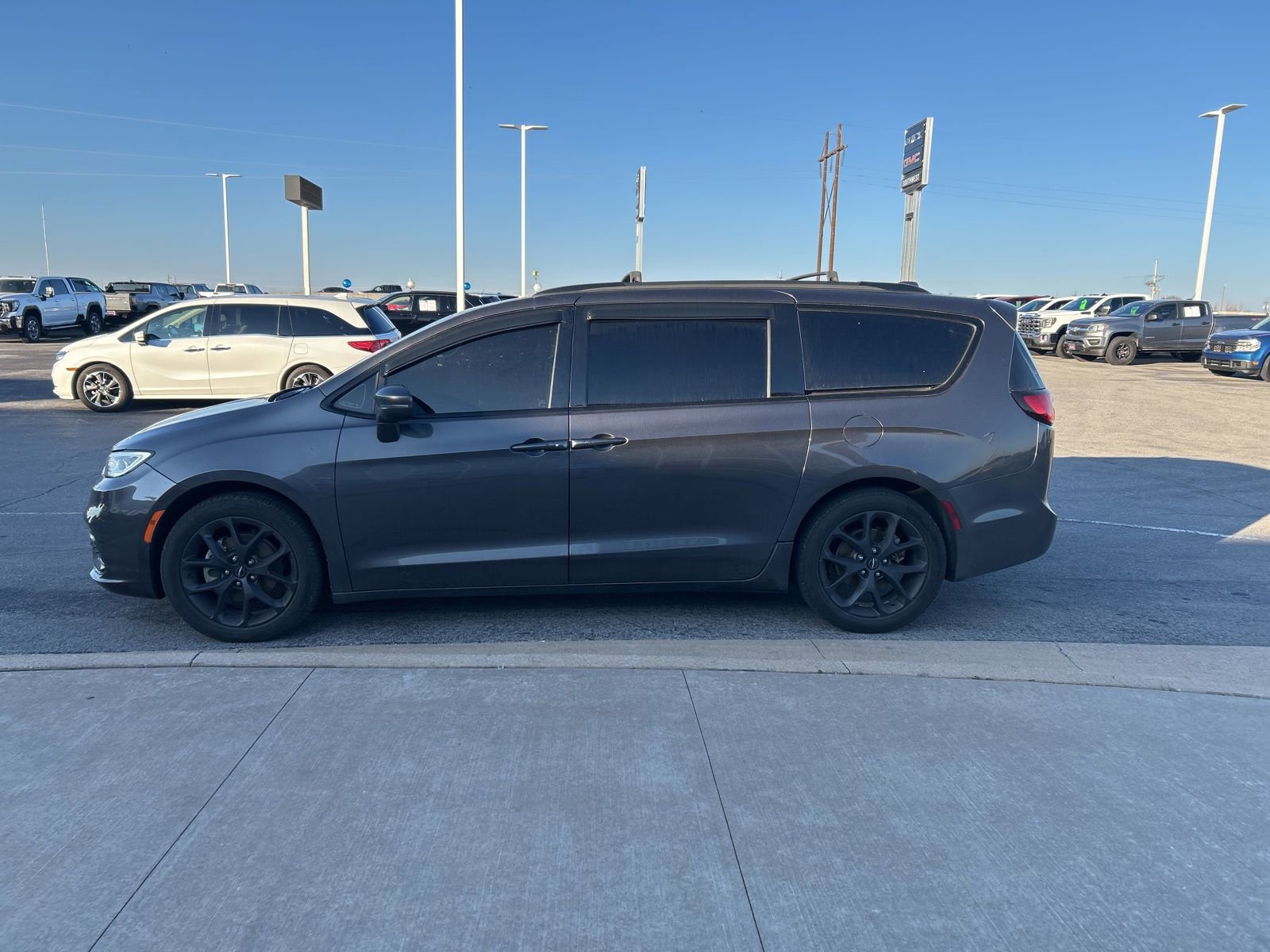 Used 2022 Chrysler Pacifica Touring-L w/ S Appearance Package image 9