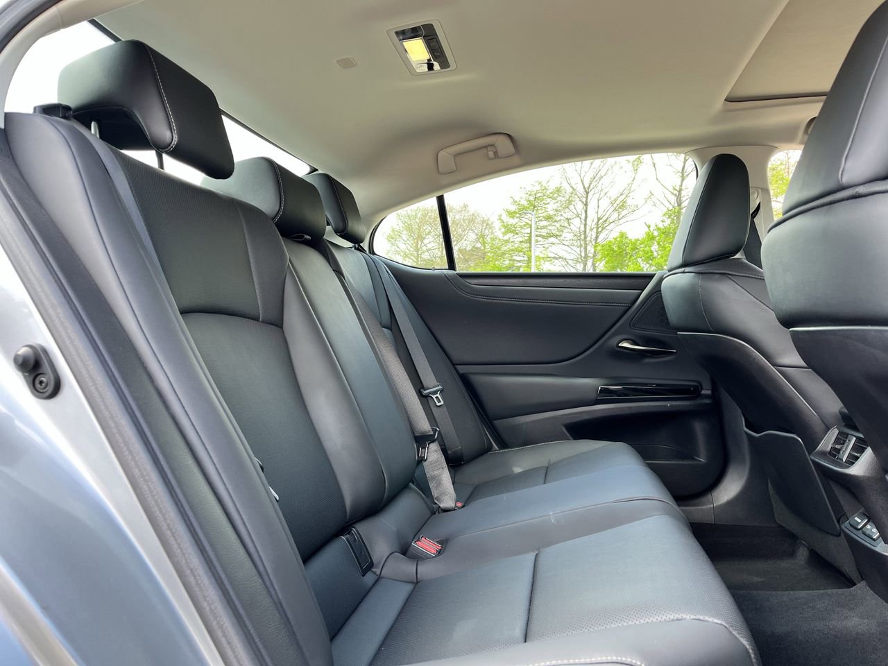 Used 2024 Lexus ES 350 w/ Premium Package FWD image 27