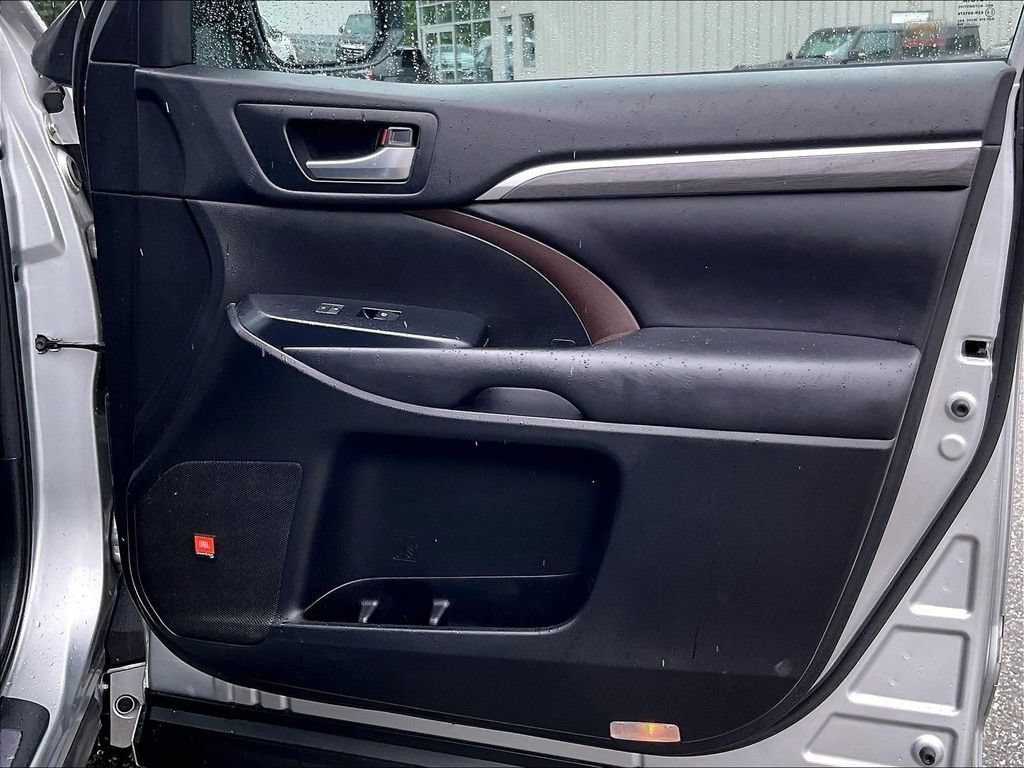 Used 2018 Toyota Highlander Limited w/ Protection Package #3 AWD/4WD image 12