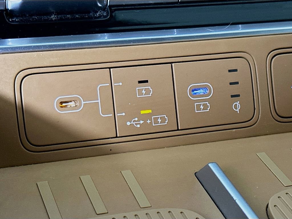 Used 2025 Hyundai Santa Fe Limited image 29