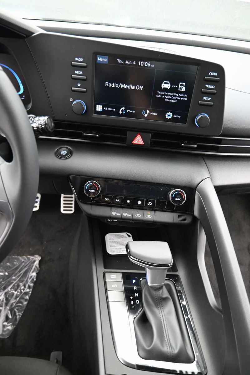 New 2026 Hyundai Elantra Sport FWD image 21