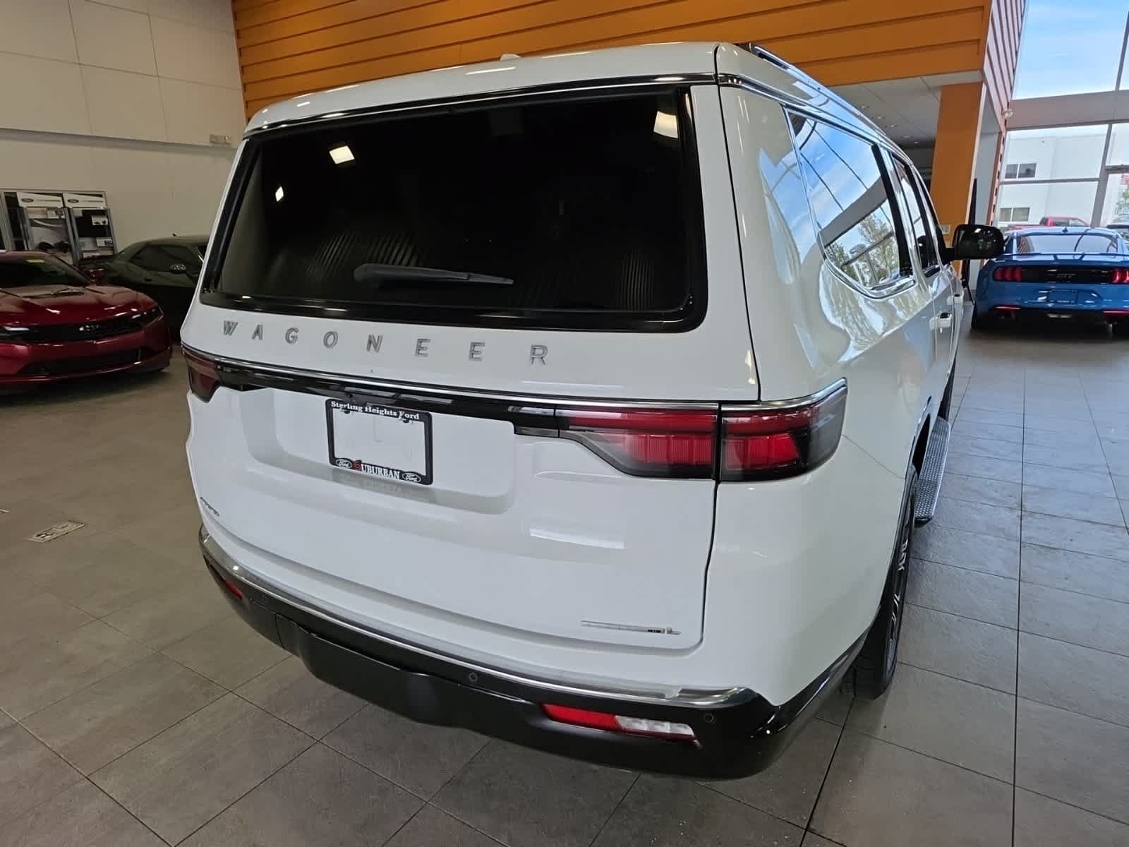 Used 2023 Jeep Wagoneer L Series II AWD/4WD image 7