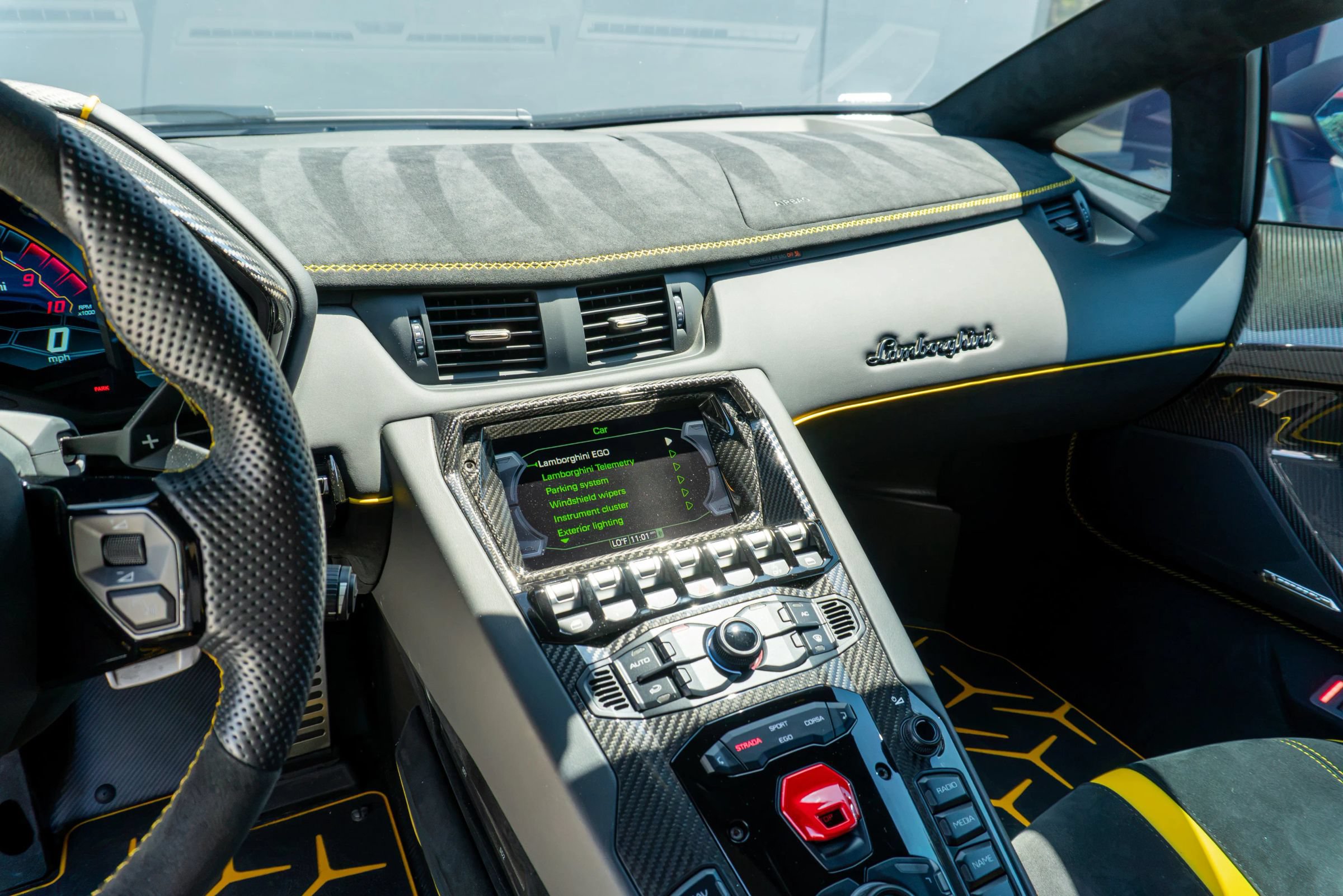 Used 2020 Lamborghini Aventador SVJ AWD/4WD image 17