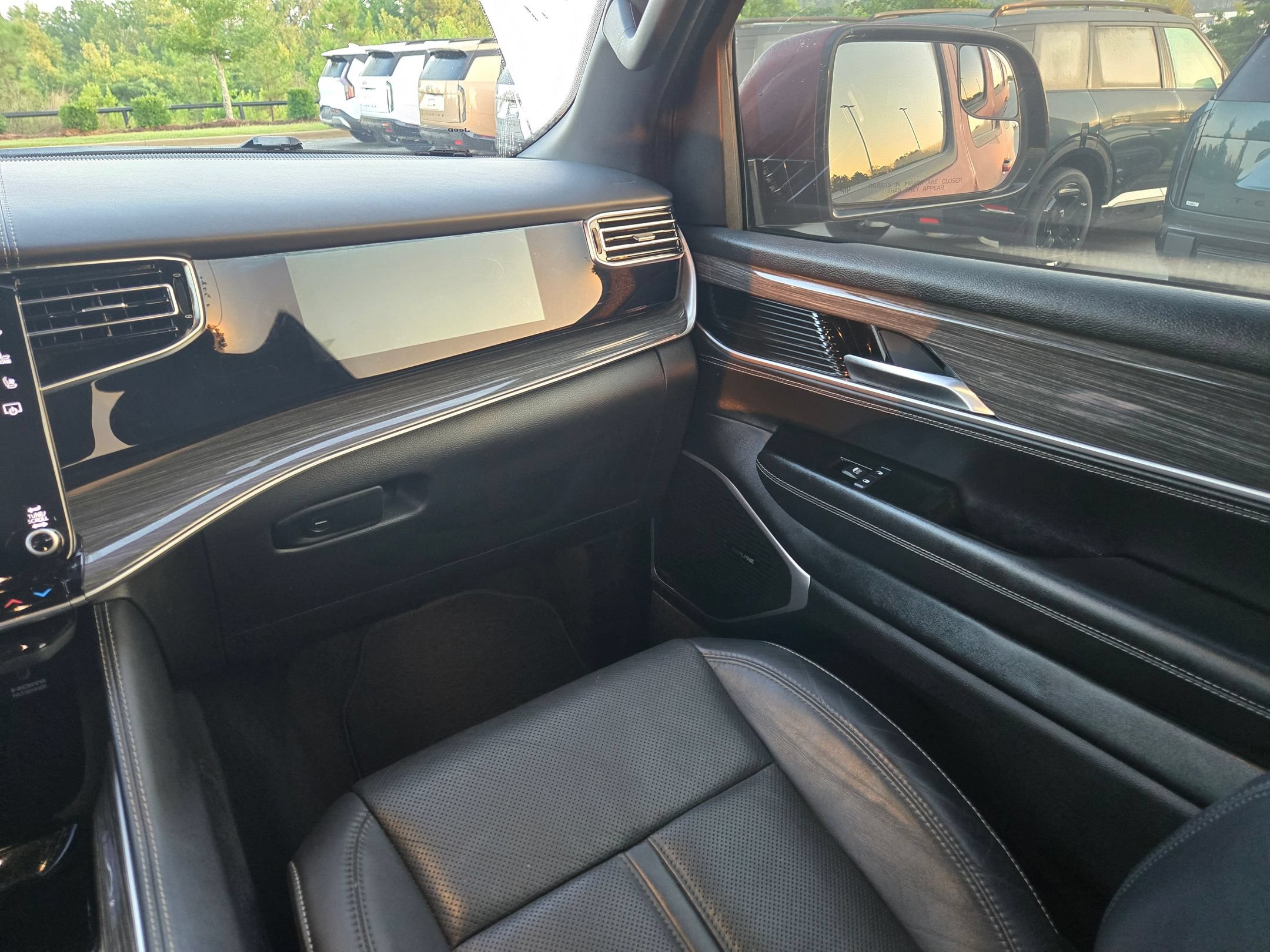 Used 2022 Jeep Wagoneer Series II AWD/4WD image 11