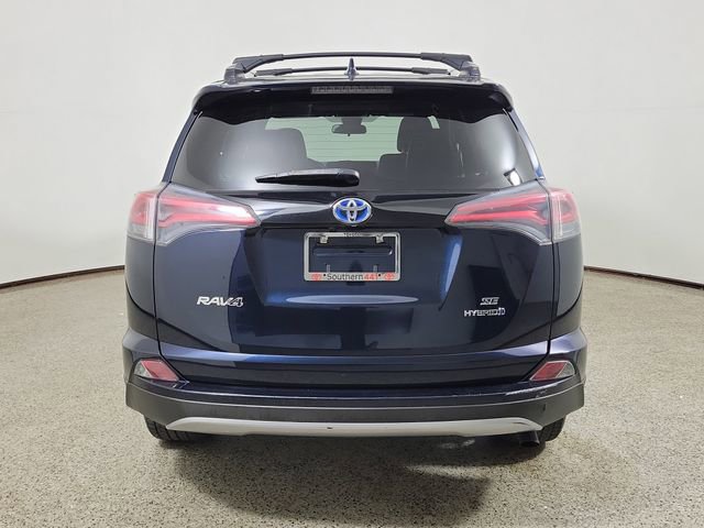 Used 2018 Toyota RAV4 SE image 6