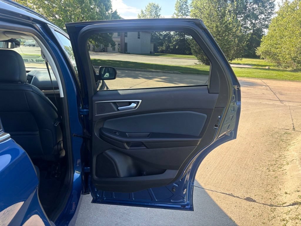 Used 2022 Ford Edge SEL w/ Sport Appearance Package AWD/4WD image 32