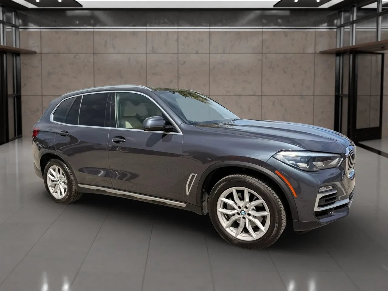 Used 2019 BMW X5 xDrive40i w/ Convenience Package AWD/4WD image 2