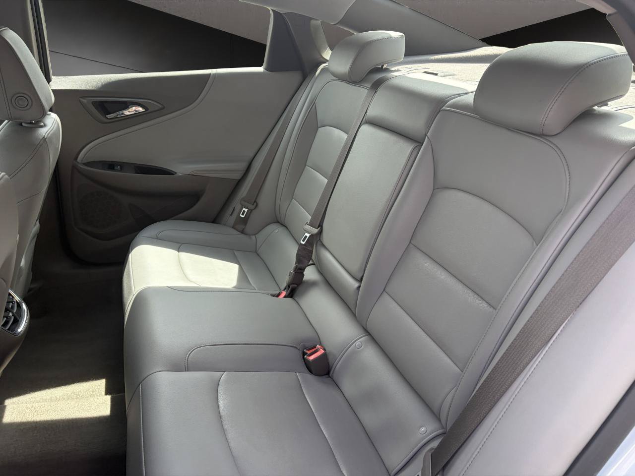 Used 2017 Chevrolet Malibu LT w/ Leather Package FWD image 13